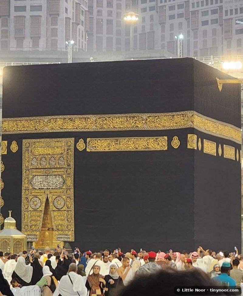 مسجد الحرام، مکہ میں خانہ کعبہ۔ تصویر © خلیل الرحمٰن صدیقی، ننھا نور
